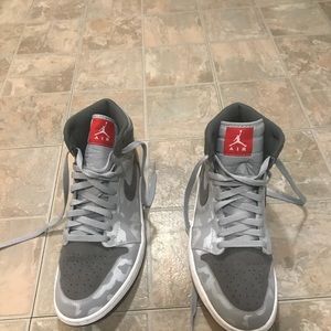 Nike 10.5 camo mid Air Force 1’s